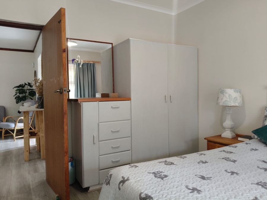 6 Bedroom Property for Sale in Paradise Beach Eastern Cape